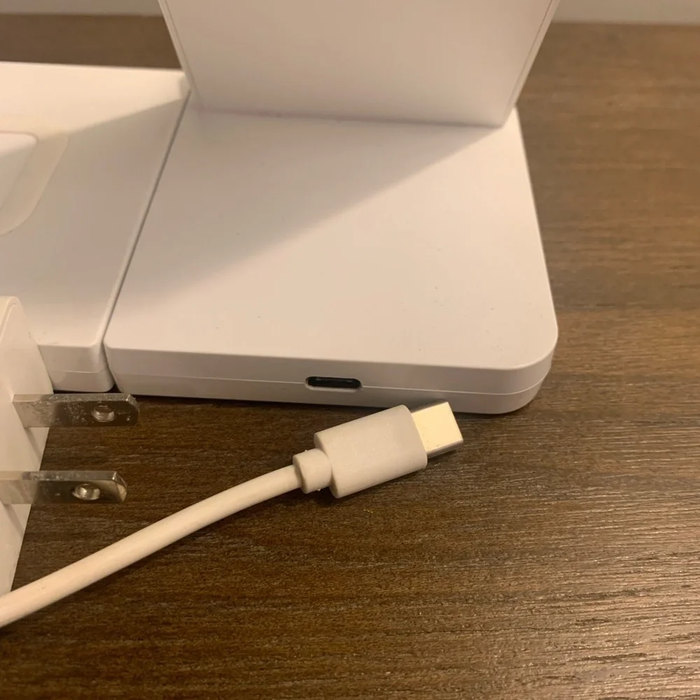 White 3 in 1 fast charger